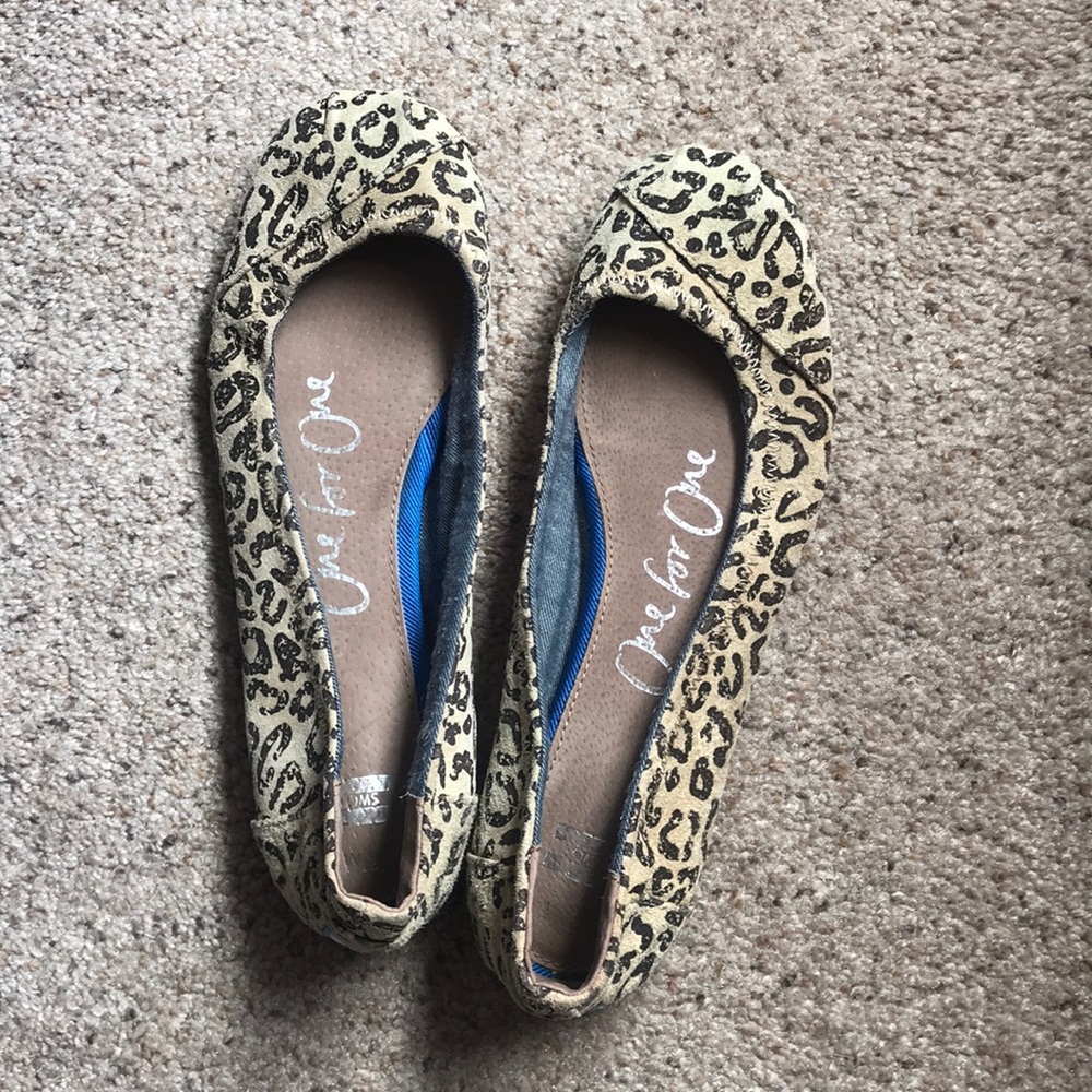 Toms ballet flats size 8 animal print